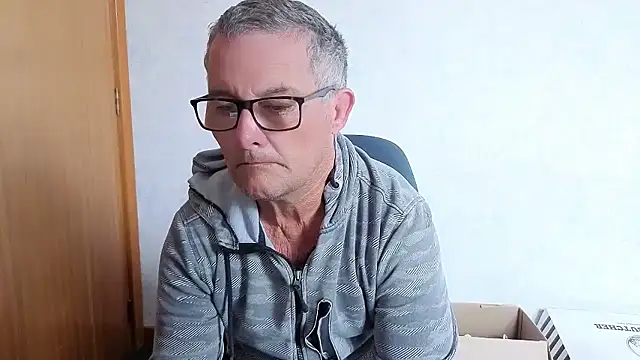 Snapshot of bigballnz chatting on 10/26/25, 10:25 bigballnz online show from 10/26/25, 10:25