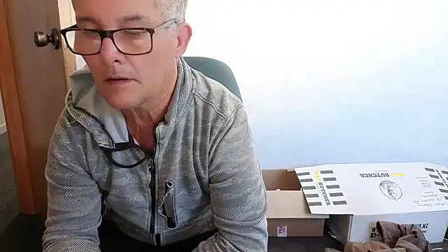 Snapshot of bigballnz chatting on 10/28/25, 08:11 bigballnz online show from 10/28/25, 08:11