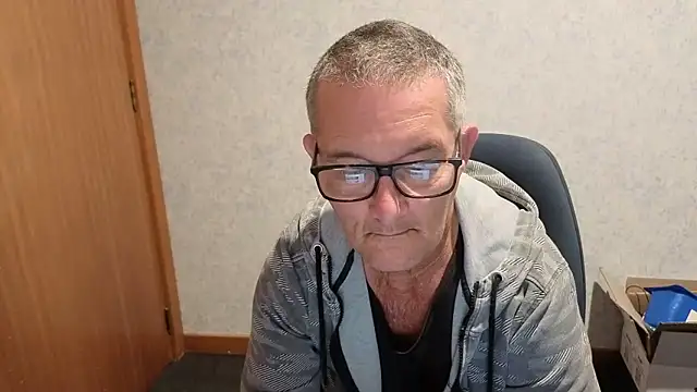 Snapshot of bigballnz chatting on 12/19/25, 08:21 bigballnz online show from 12/19/25, 08:21