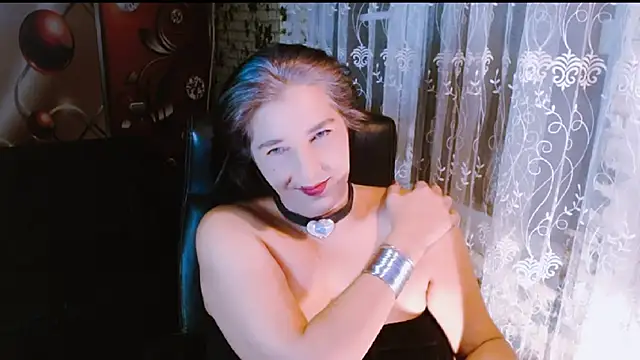 Snapshot of Veraluz chatting on 10/11/25, 06:06 Veraluz online show from 10/11/25, 06:06