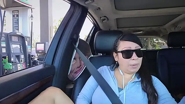 Snapshot of Foglove69 chatting on 10/29/25, 04:31 Foglove69 online show from 10/29/25, 04:31