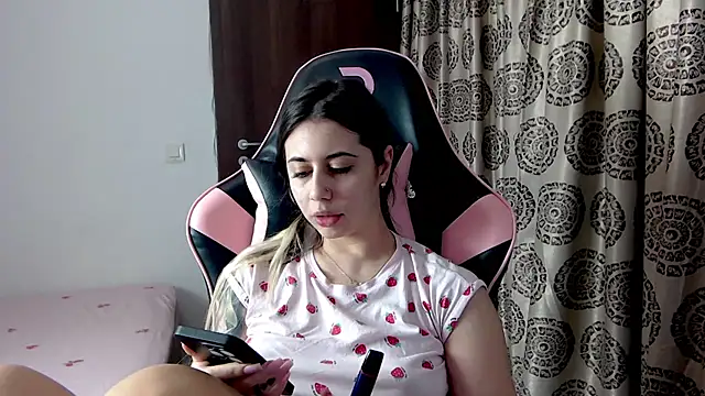 RoseDiamond06 online show from 12/10/24, 03:44