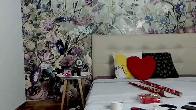 RoseDiamond06 online show from 12/18/24, 03:00