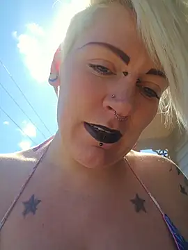 PinkTheHawk online show from 11/04/25, 02:21