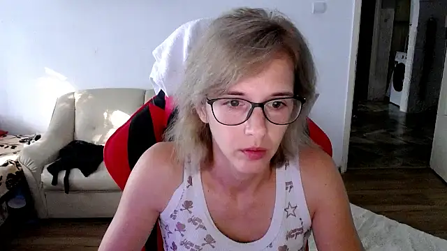 Snapshot of SexxyLety chatting on 09/10/25, 06:02 SexxyLety online show from 09/10/25, 06:02