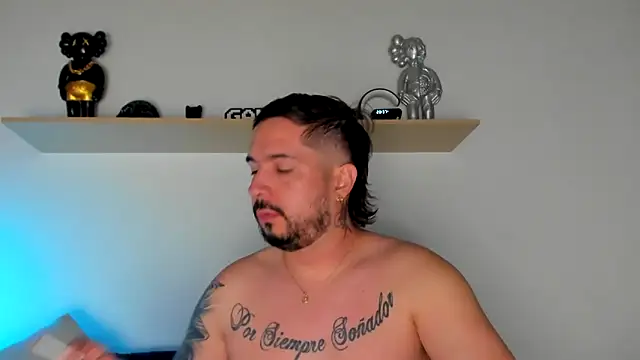 camilo restrepo21 online show from 12/24/24, 01:38