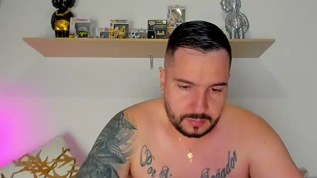 Snapshot of camilo_restrepo21 chatting on 11/11/25, 01:05 camilo restrepo21 online show from 11/11/25, 01:05