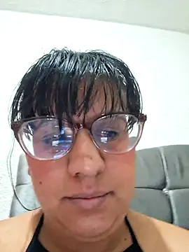 Snapshot of ZaidaWet chatting on 03/25/26, 12:33 ZaidaWet online show from 03/25/26, 12:33