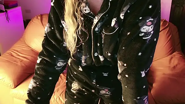 kisicaxx online show from 01/15/25, 07:44