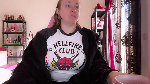 kisicaxx online show from 11/27/25, 09:00