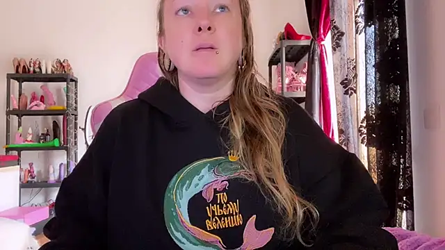 kisicaxx online show from 12/02/25, 11:15