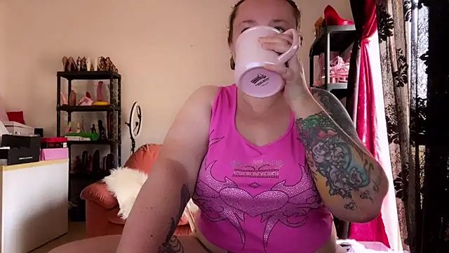 kisicaxx online show from 05/17/26, 10:00
