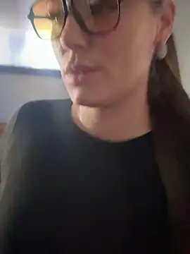 lovely beast online show from 12/05/25, 06:15