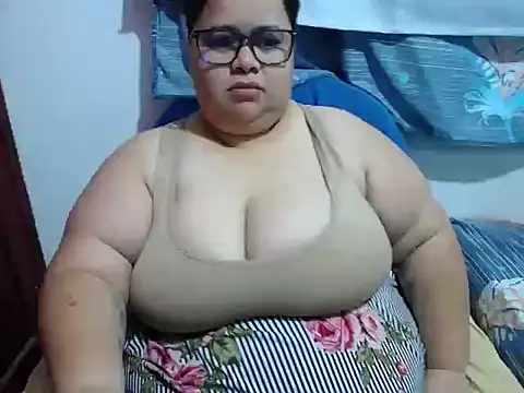 hotlesby4uxxx online show from 06/03/26, 11:43