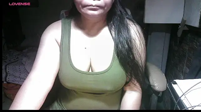 Snapshot of Hotpinay43 chatting on 09/18/25, 12:01 Hotpinay43 online show from 09/18/25, 12:01