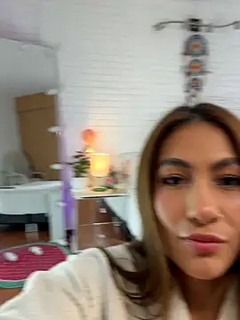 Snapshot of hollythomson chatting on 10/09/25, 05:55 hollythomson online show from 10/09/25, 05:55