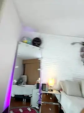 Snapshot of hollythomson chatting on 10/28/25, 05:04 hollythomson online show from 10/28/25, 05:04