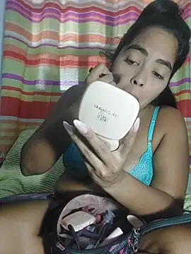 Snapshot of missmelissa_ chatting on 11/04/25, 11:53 missmelissa online show from 11/04/25, 11:53