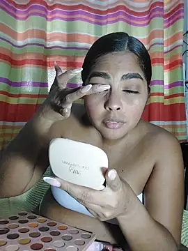 Snapshot of missmelissa_ chatting on 11/05/25, 11:43 missmelissa online show from 11/05/25, 11:43