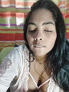 Snapshot of missmelissa_ chatting on 11/11/25, 11:43 missmelissa online show from 11/11/25, 11:43