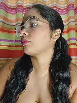 Snapshot of missmelissa_ chatting on 11/25/25, 12:05 missmelissa online show from 11/25/25, 12:05