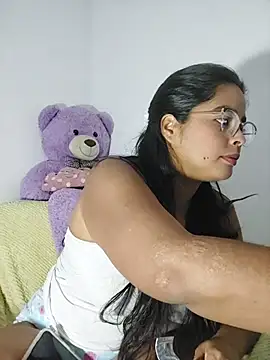 Snapshot of missmelissa_ chatting on 12/02/25, 12:10 missmelissa online show from 12/02/25, 12:10