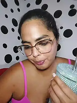 Snapshot of missmelissa_ chatting on 04/11/26, 03:33 missmelissa online show from 04/11/26, 03:33