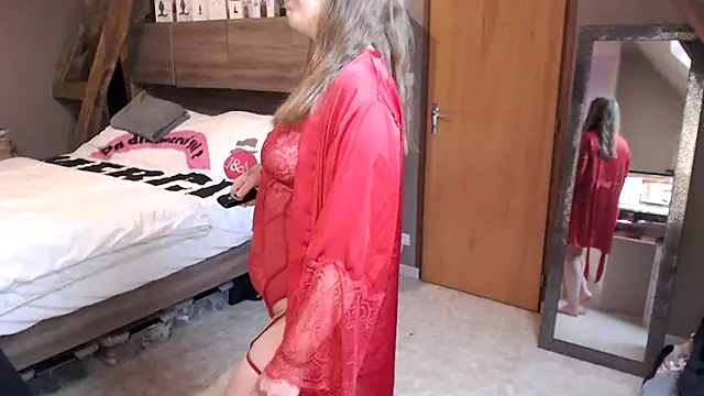 MissGirly online show from 12/16/24, 01:11