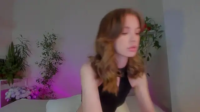 Snapshot of Masha_01 chatting on 12/17/24, 02:44 Masha 01 online show from 12/17/24, 02:44