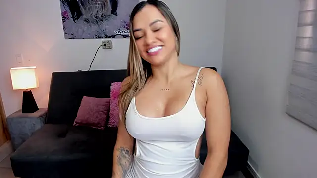 sararestrepo online show from 10/30/25, 02:29