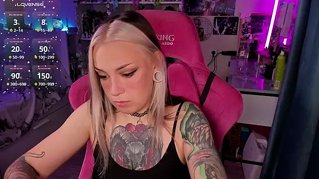 ChloeKohaku online show from 10/13/25, 03:28