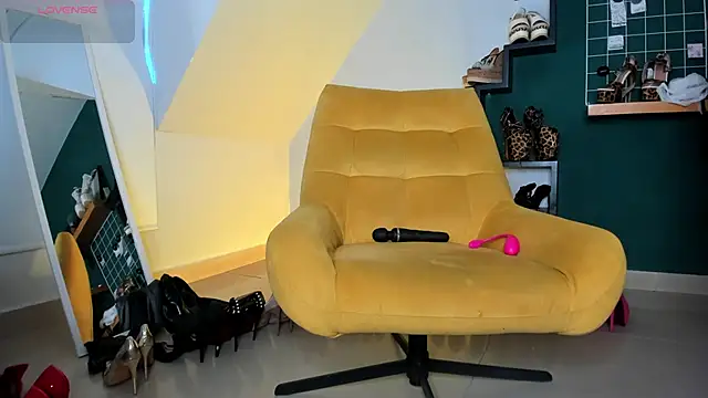 Ashley leon  online show from 06/26/26, 08:24