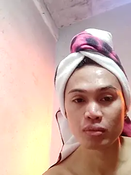 QueenSoreal online show from 02/21/25, 06:04