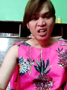 QueenSoreal online show from 10/04/25, 04:16