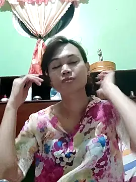 QueenSoreal online show from 10/16/25, 03:24