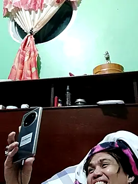 Snapshot of QueenSoreal chatting on 11/14/25, 03:22 QueenSoreal online show from 11/14/25, 03:22