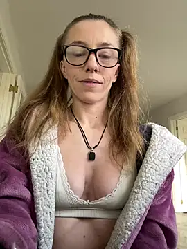 Snapshot of Heidi_Harper chatting on 01/02/25, 10:37 Heidi Harper online show from 01/02/25, 10:37