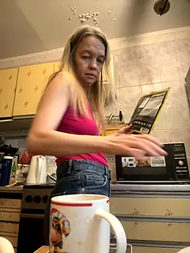 Susanel online show from 11/17/25, 12:11