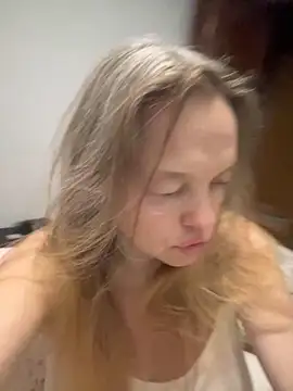 Susanel online show from 11/23/25, 02:11