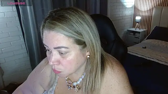 bella savati online show from 12/13/25, 09:31