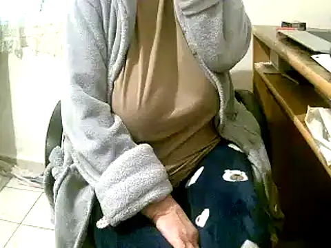 Snapshot of douceur63 chatting on 02/03/25, 11:31 douceur63 online show from 02/03/25, 11:31
