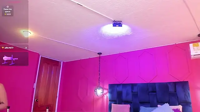 chantall1375 online show from 09/18/25, 11:45