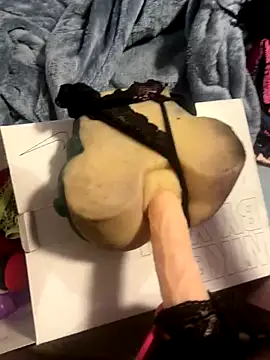 Snapshot of cumgitsumdic chatting on 12/15/25, 09:24 cumgitsumdic online show from 12/15/25, 09:24