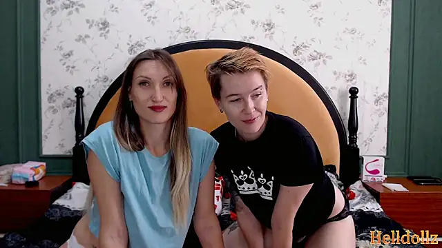 Snapshot of Helldollz chatting on 10/16/25, 08:04 Helldollz online show from 10/16/25, 08:04