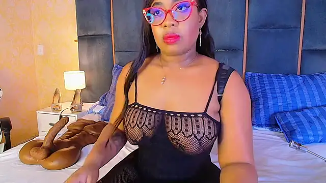 Snapshot of CaseyMoon chatting on 10/15/25, 12:38 CaseyMoon online show from 10/15/25, 12:38