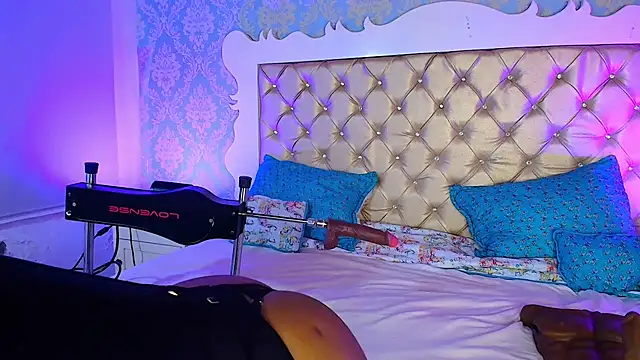 Snapshot of CaseyMoon chatting on 10/23/25, 12:48 CaseyMoon online show from 10/23/25, 12:48