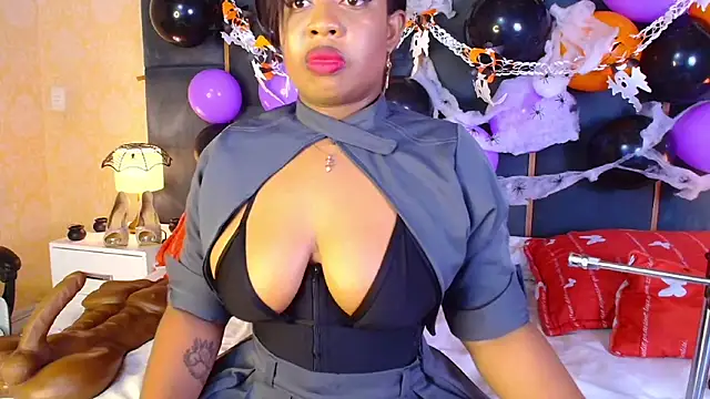 Snapshot of CaseyMoon chatting on 10/25/25, 12:45 CaseyMoon online show from 10/25/25, 12:45