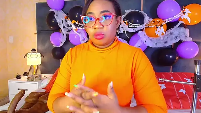 Snapshot of CaseyMoon chatting on 10/27/25, 12:31 CaseyMoon online show from 10/27/25, 12:31