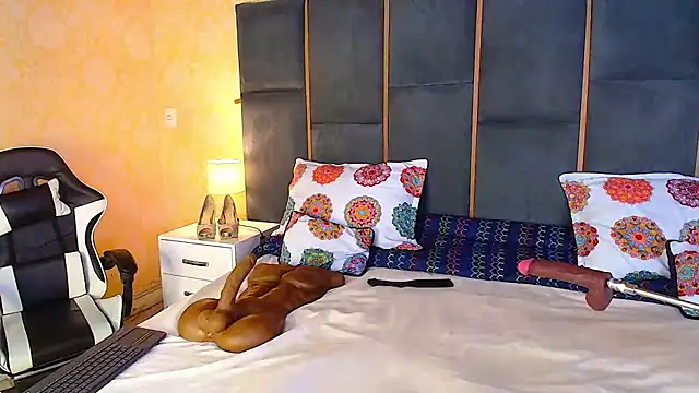 Snapshot of CaseyMoon chatting on 11/06/25, 12:28 CaseyMoon online show from 11/06/25, 12:28