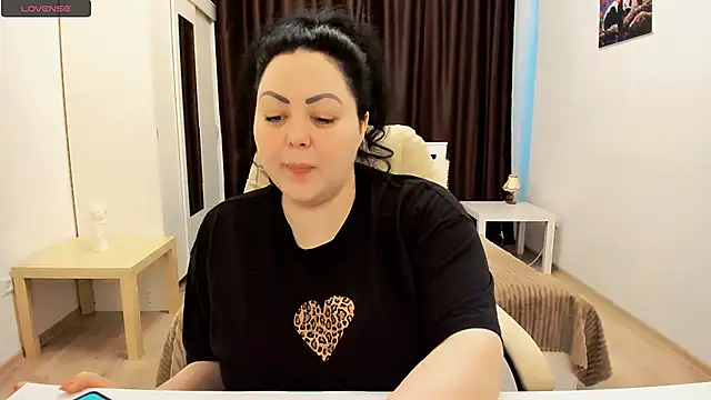 Snapshot of Nina_Hopper chatting on 01/31/25, 12:07 Nina Hopper online show from 01/31/25, 12:07